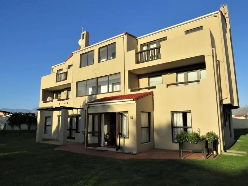 2 Bedroom Apartment / flat to rent in Greenways Golf Estate