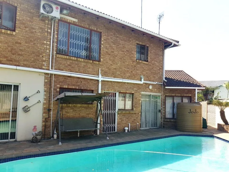 6 Bedroom House to rent in Veld En Vlei