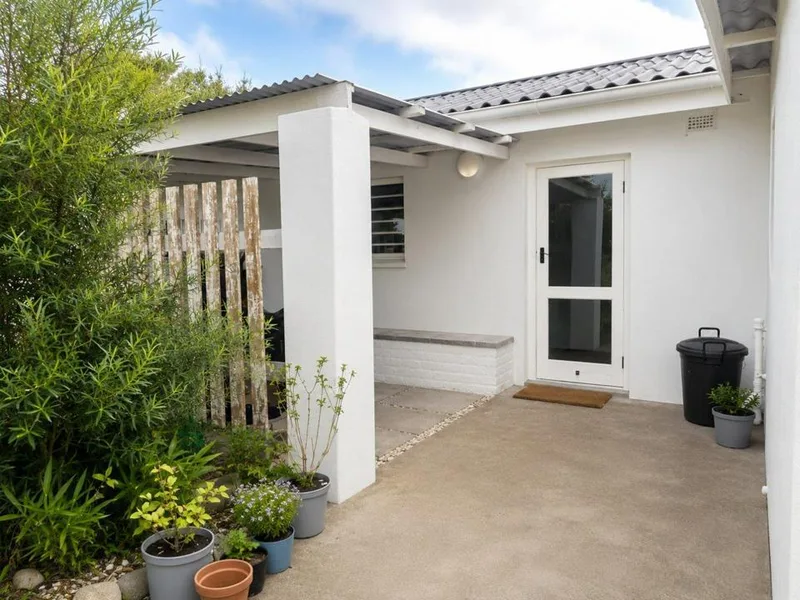 2 Bedroom Apartment / flat to rent in Westcliff