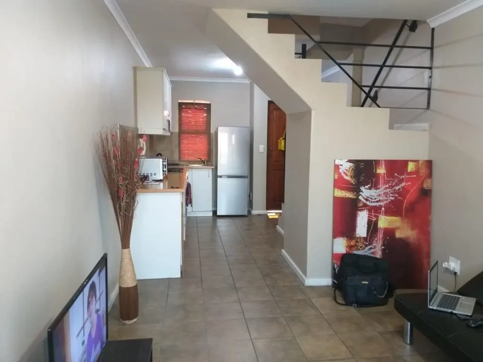 2 Bedroom Apartment / flat to rent in Uitzicht