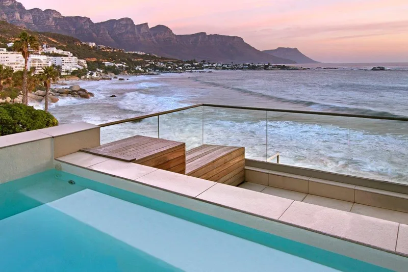 3 Bedroom Apartment / flat to rent in Clifton
