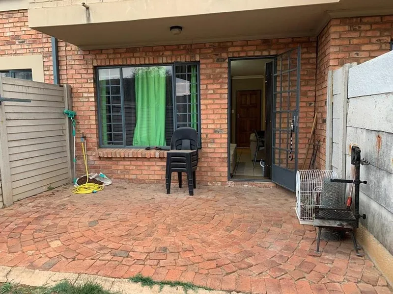 0.5 Bedroom Townhouse to rent in Rietfontein