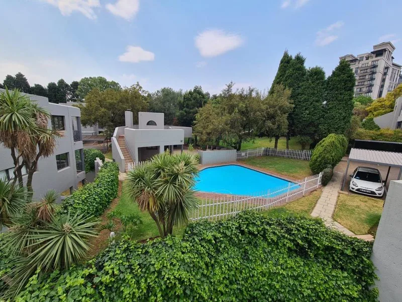 2 Bedroom Townhouse to rent in Benmore Gardens