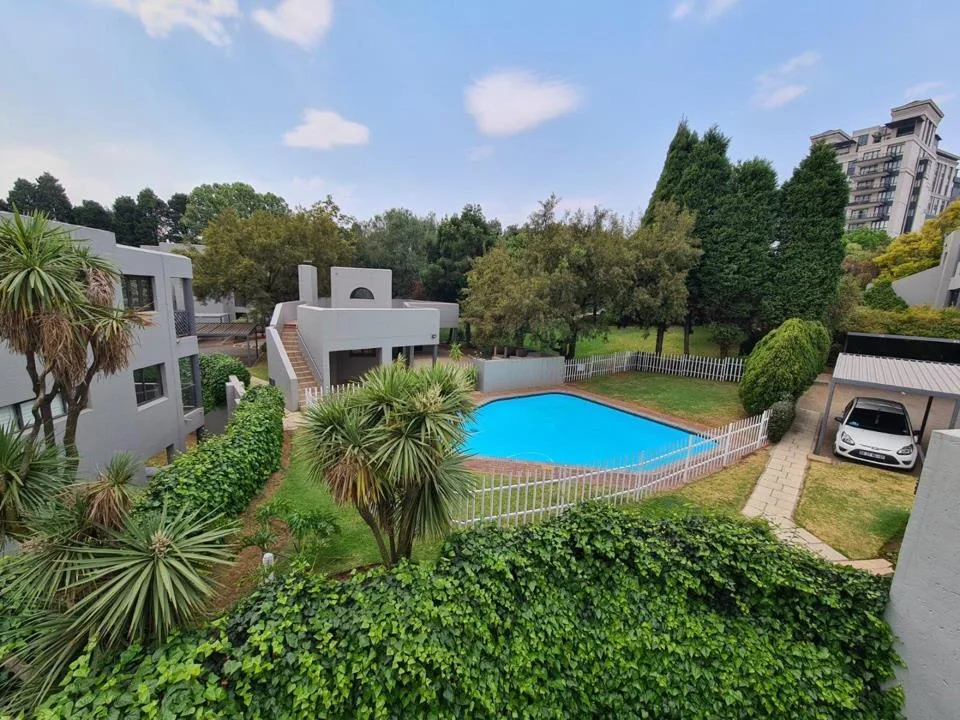 2 Bedroom Townhouse to rent in Benmore Gardens