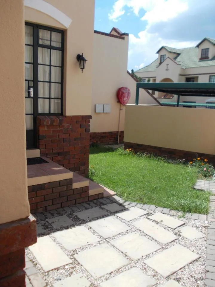 2 Bedroom Townhouse to rent in North Riding