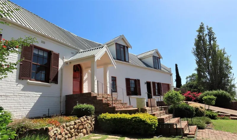 4 Bedroom House for sale in Montagu