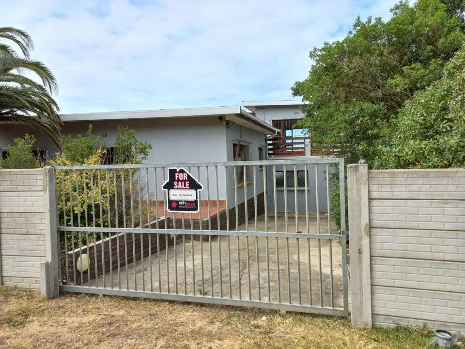 4 Bedroom House for sale in Palmiet
