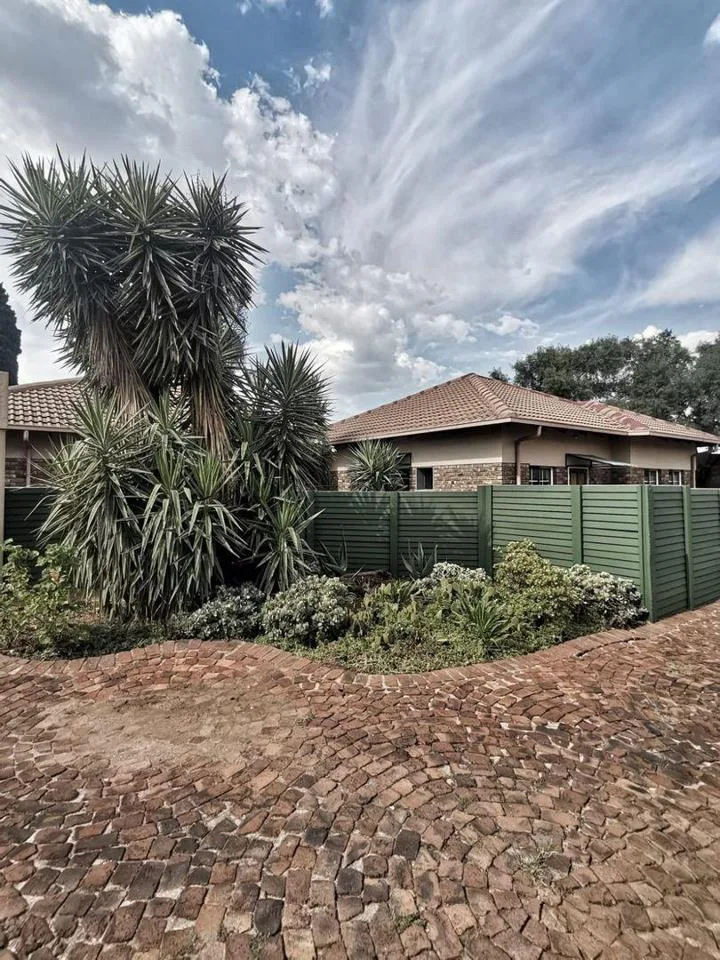 2 Bedroom Townhouse to rent in Montana Park