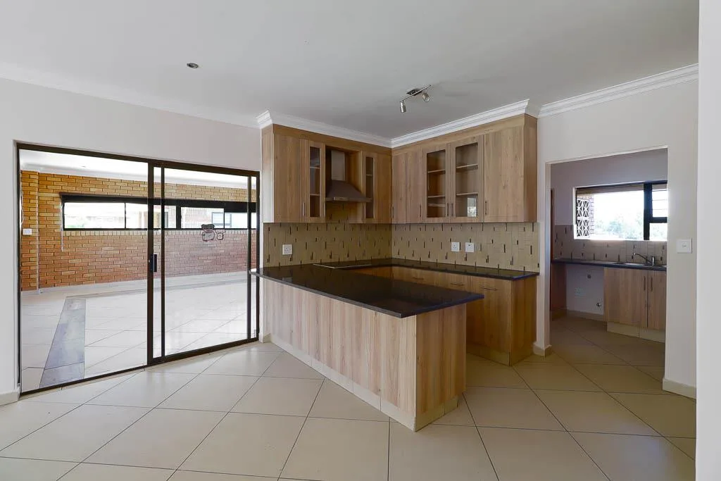 3 Bedroom Apartment / flat to rent in Olympus AH