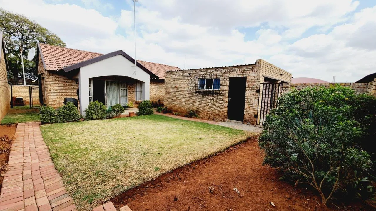 3 Bedroom Townhouse to rent in Albemarle