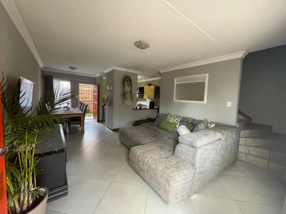 2 Bedroom Townhouse to rent in Sinoville
