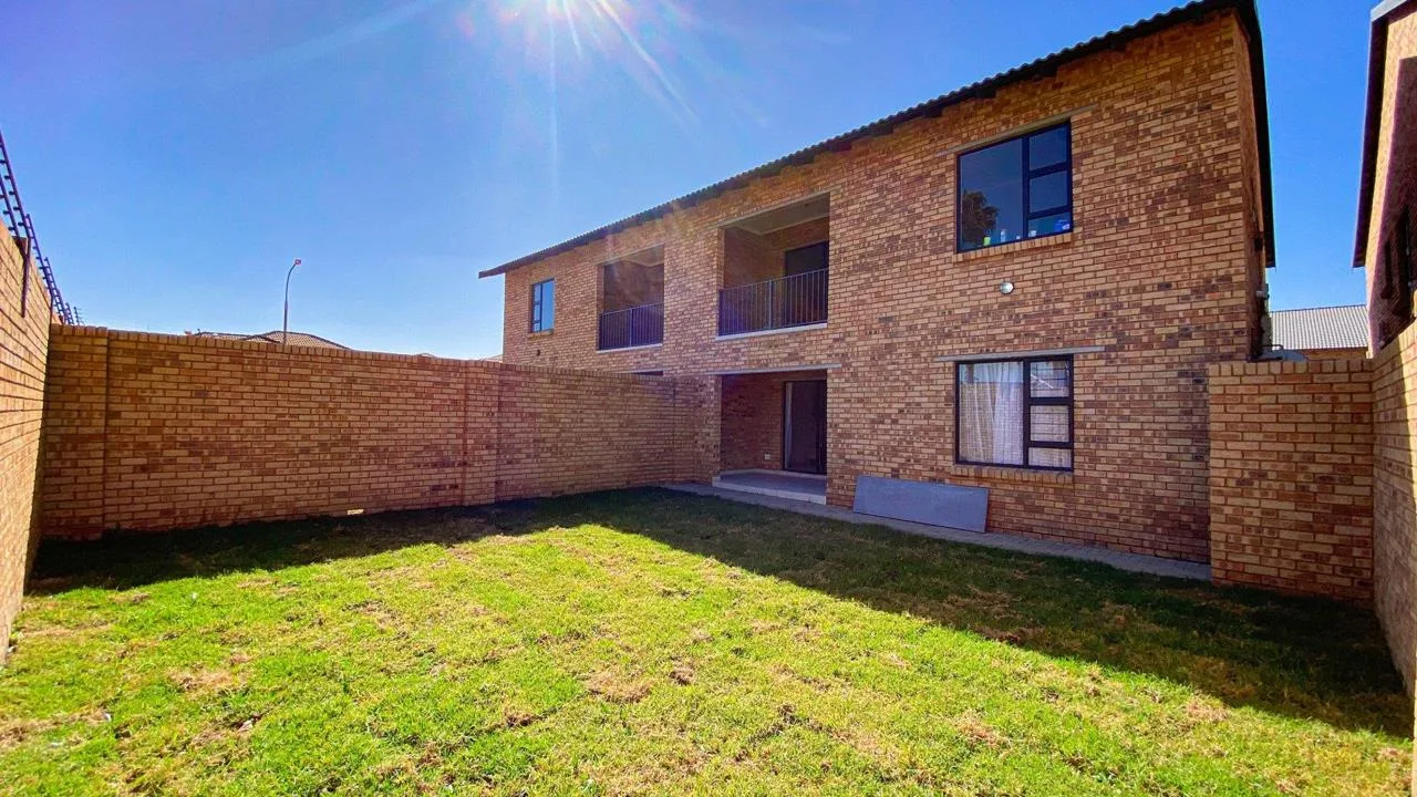 3 Bedroom Townhouse to rent in New Market Park
