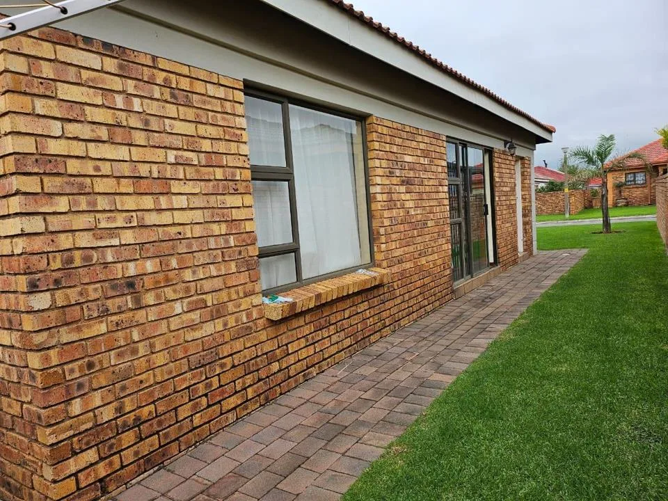 2 Bedroom Townhouse to rent in Albertsdal