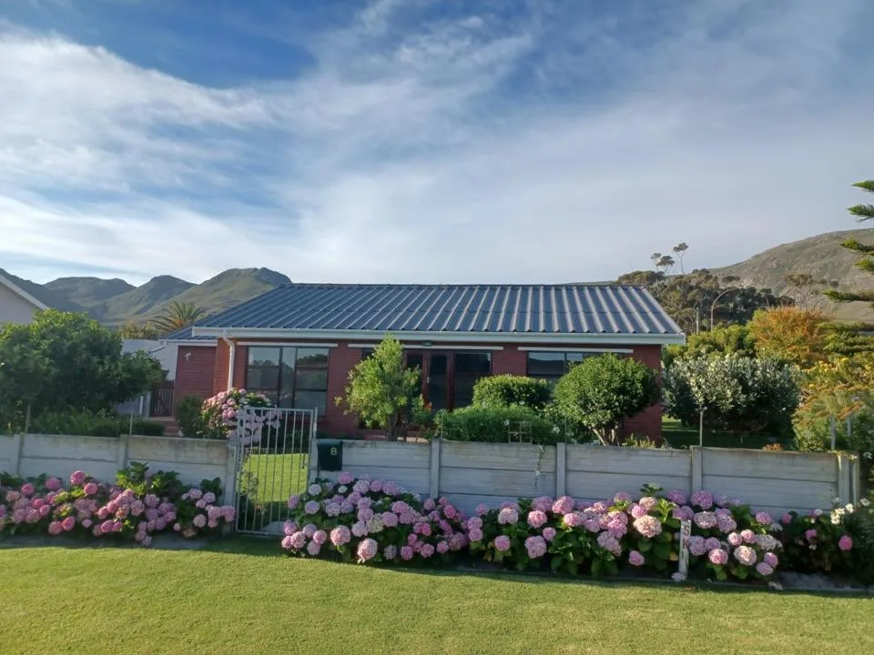 3 Bedroom House for sale in Heuningkloof