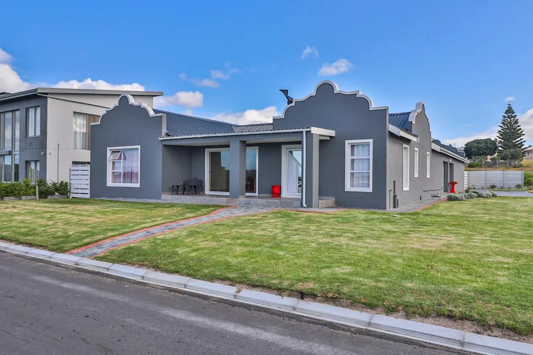 5 Bedroom House for sale in Pearly Beach
