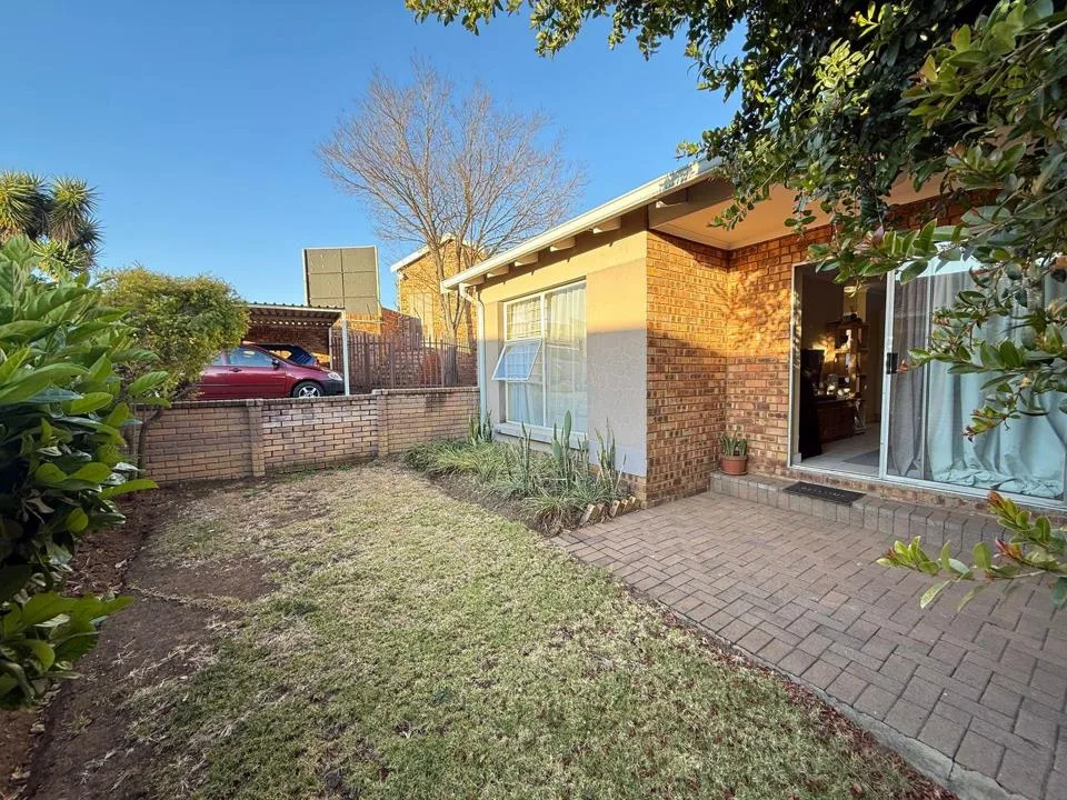 2 Bedroom Townhouse to rent in Liefde En Vrede
