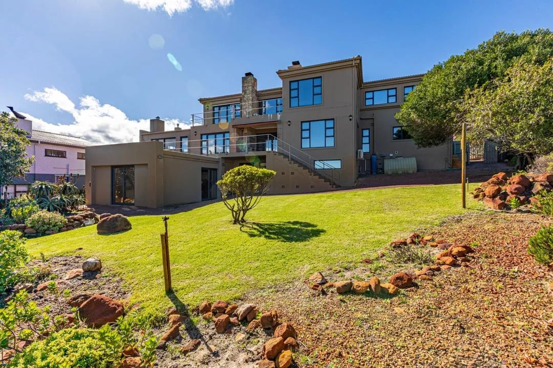 6 Bedroom House for sale in Pringle Bay