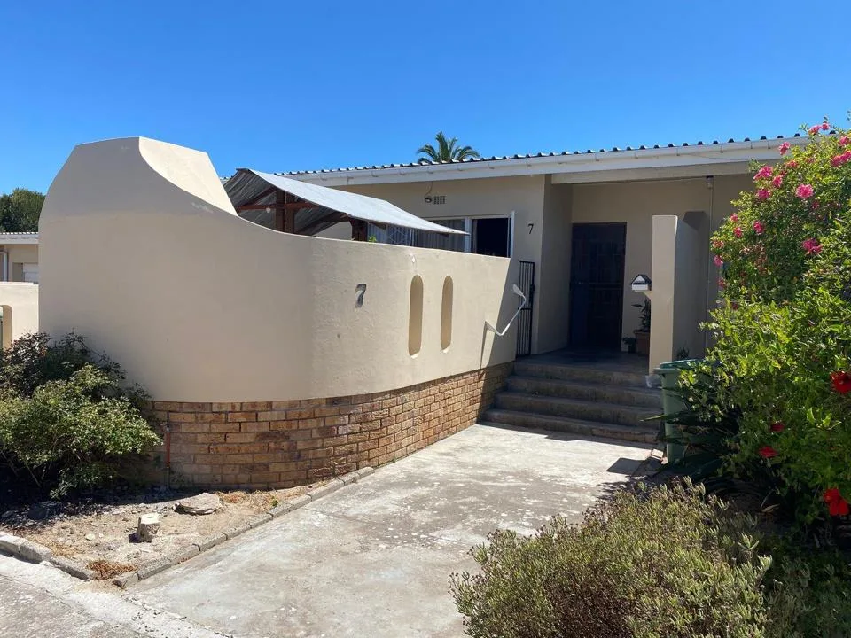 3 Bedroom Townhouse for sale in Hopefield