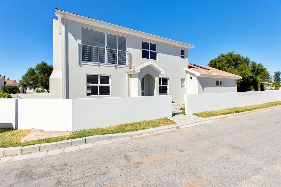 3 Bedroom House for sale in Port Owen