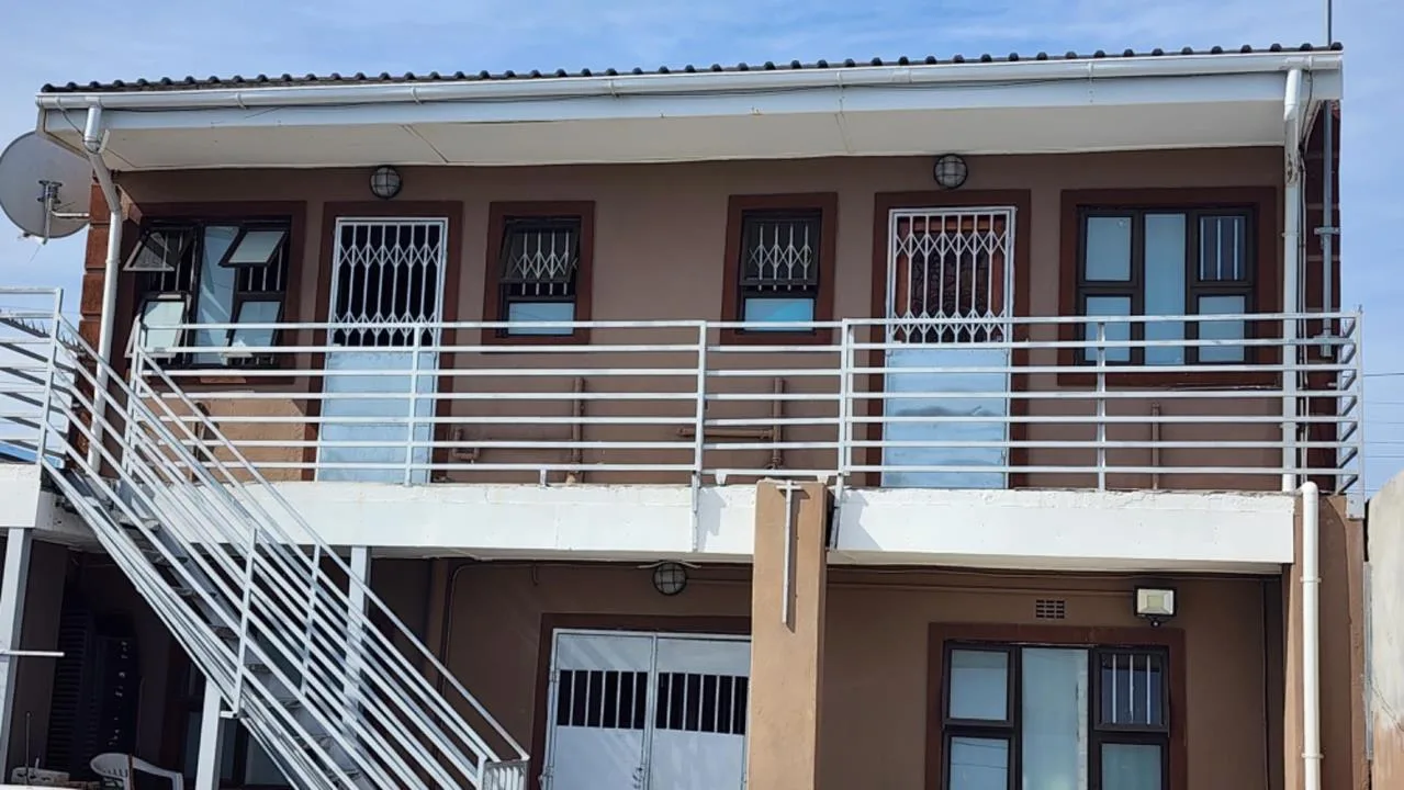 4 Bedroom House for sale in Delft South