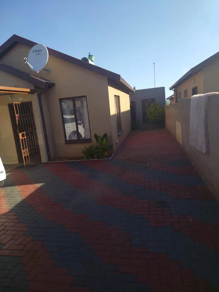 4 Bedroom House to rent in Soshanguve VV