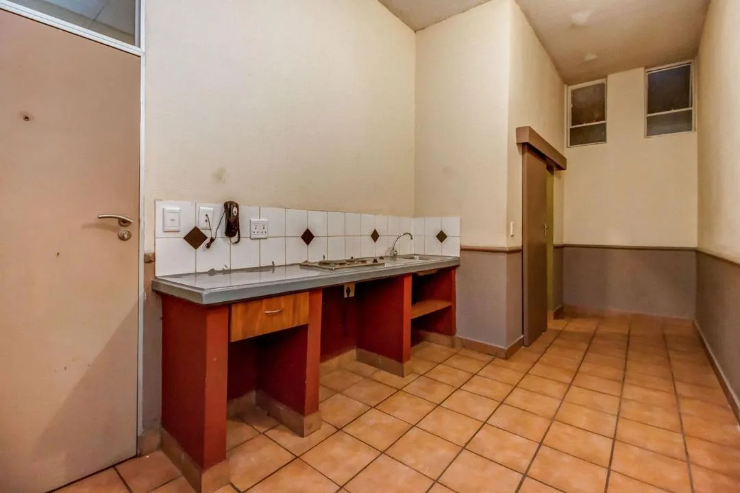 0.5 Bedroom Apartment / flat to rent in Johannesburg Central