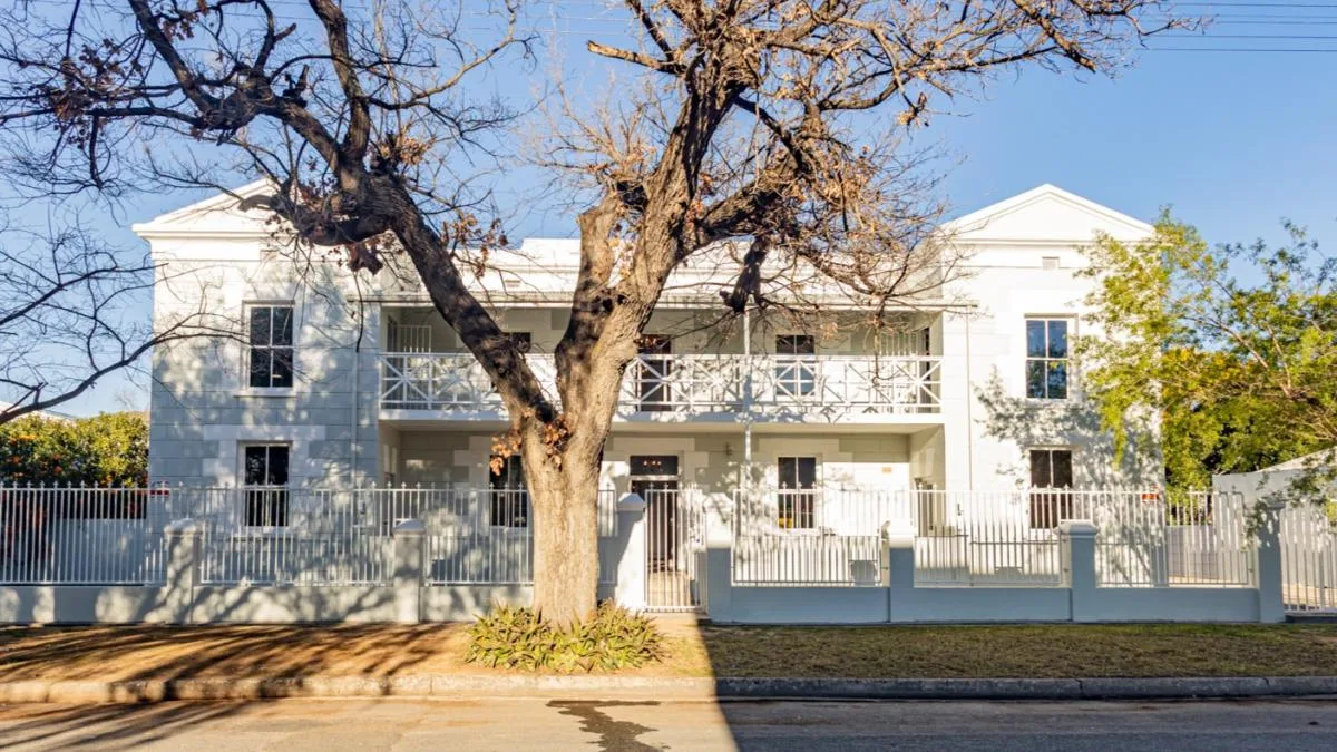 8 Bedroom House for sale in Robertson