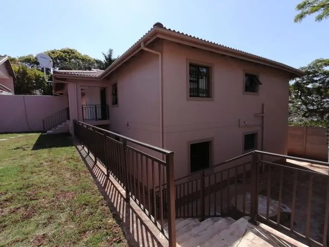 3 Bedroom Apartment / flat to rent in Morningside