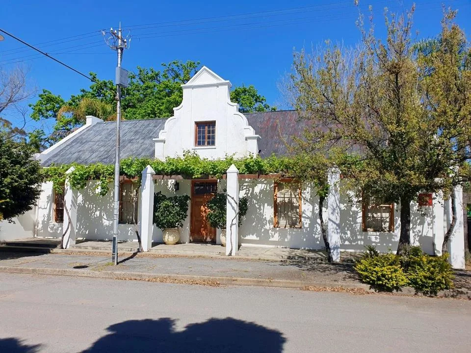 8 Bedroom House for sale in Robertson