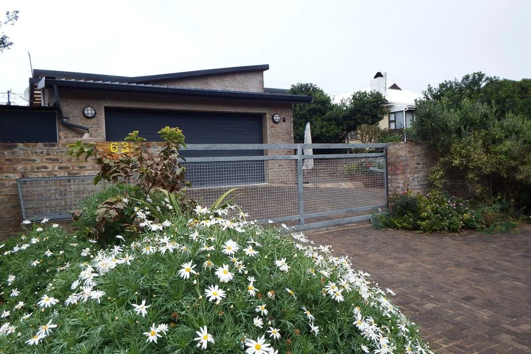 3 Bedroom House for sale in Jongensfontein