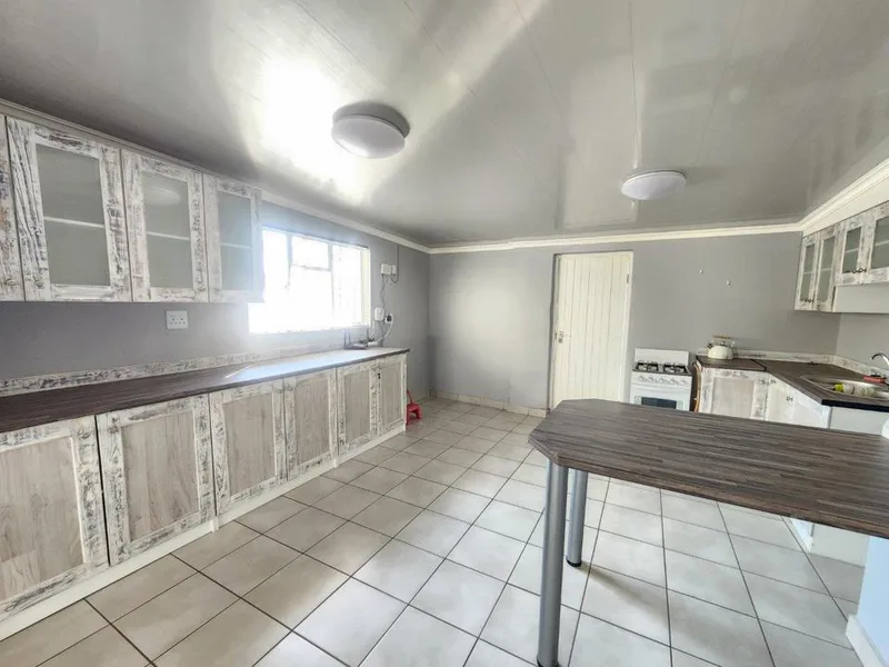 2 Bedroom House to rent in Petersfield