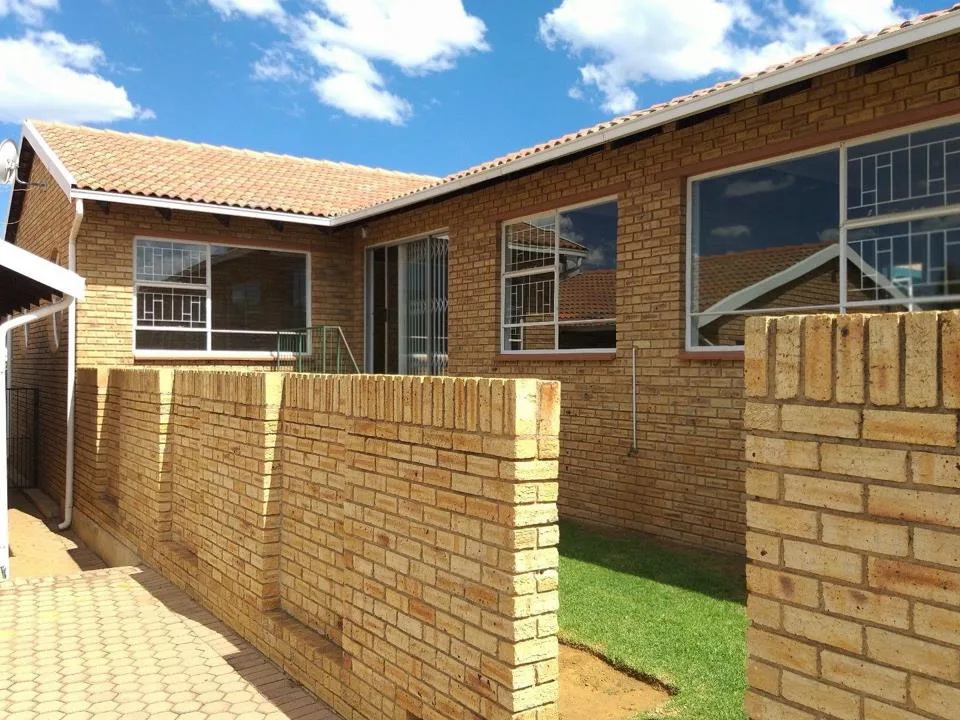 3 Bedroom Townhouse to rent in Noordheuwel