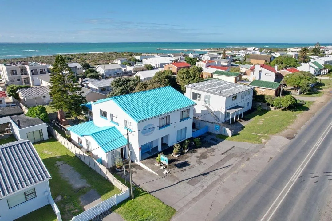 7 Bedroom House for sale in Struisbaai