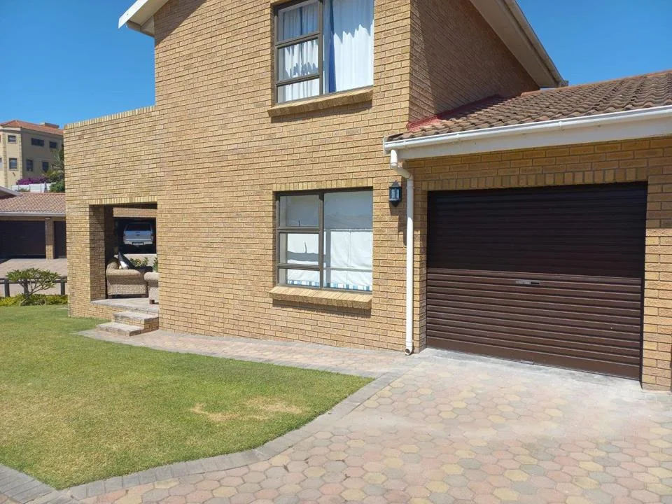 3 Bedroom Townhouse for sale in Menkenkop