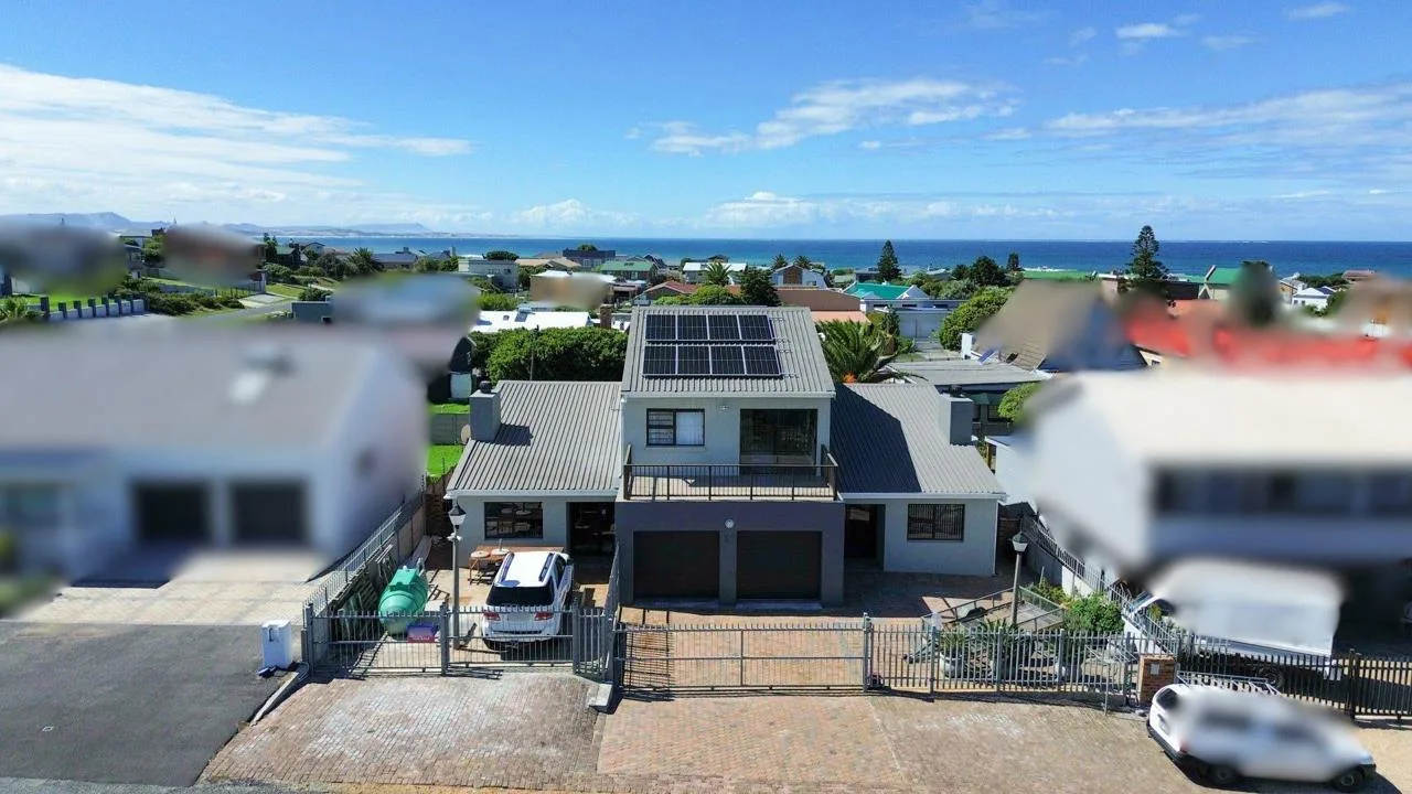5 Bedroom House for sale in Franskraal