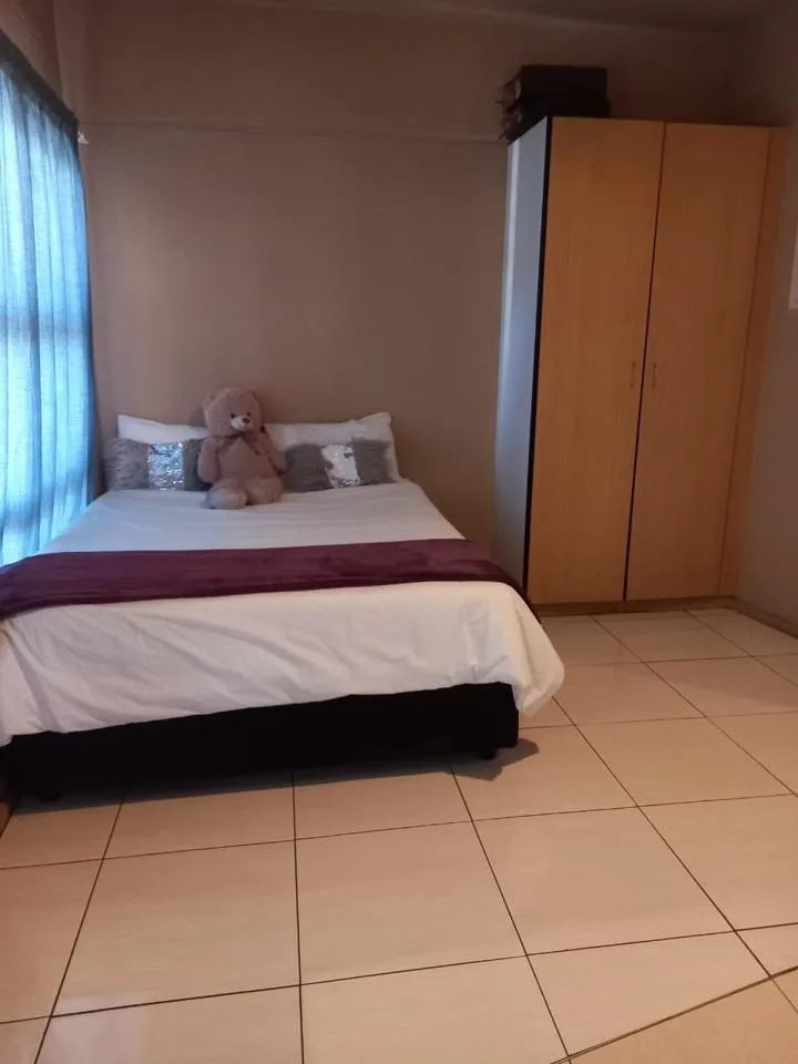 0.5 Bedroom Apartment / flat to rent in Milpark