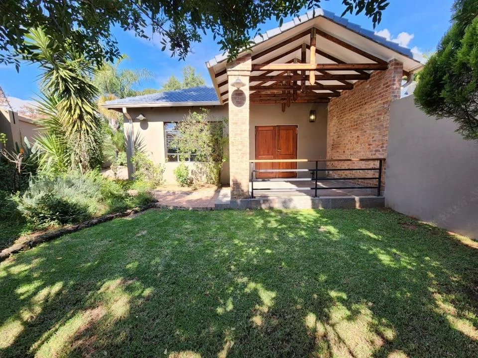 2 Bedroom Townhouse to rent in Garsfontein