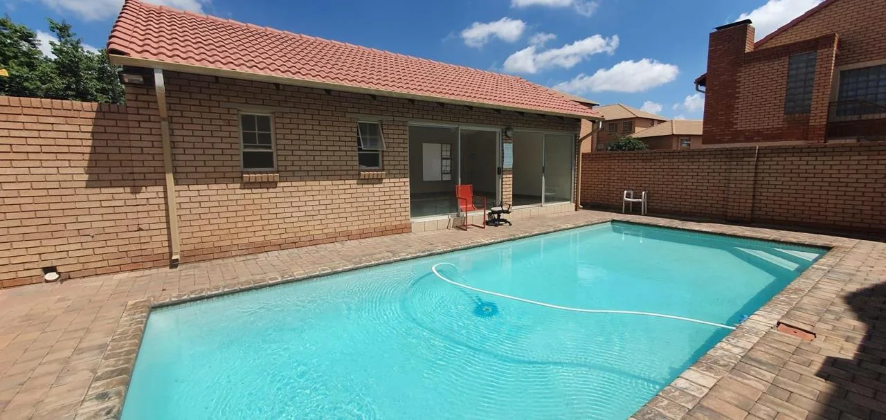 3 Bedroom Apartment / flat to rent in Hazeldean