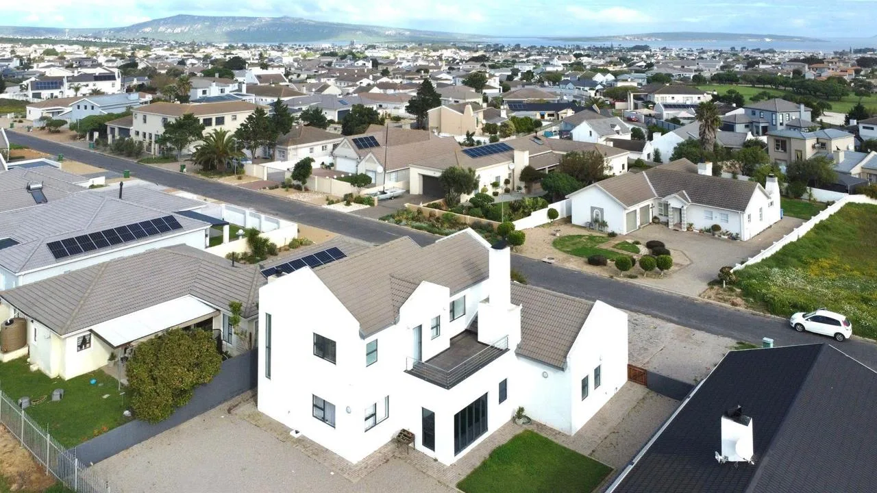 4 Bedroom House for sale in Country Club