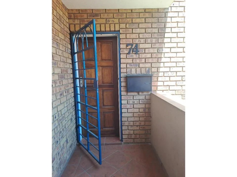 2 Bedroom Apartment / flat to rent in Die Hoewes