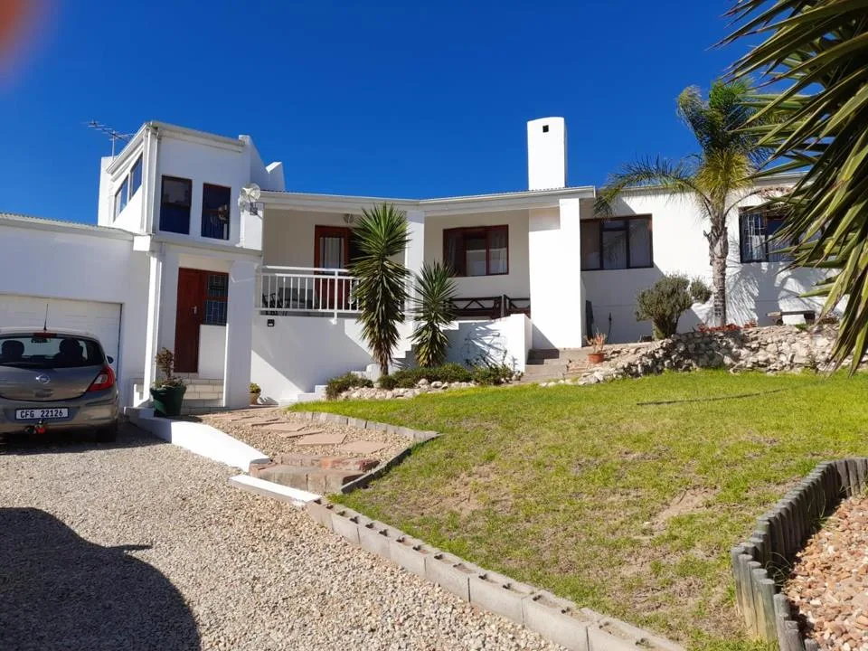 4 Bedroom House for sale in Britannica Heights