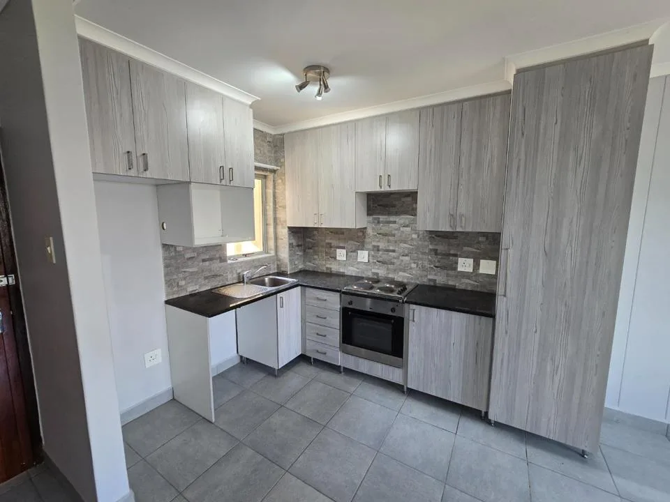 3 Bedroom Apartment / flat to rent in Chasedene