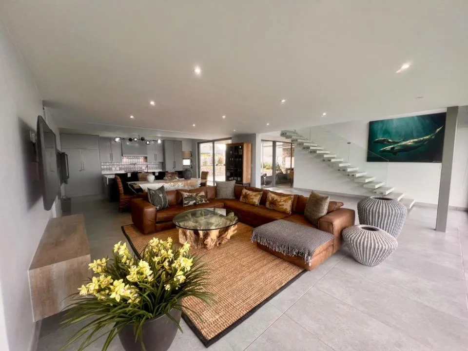 4 Bedroom House for sale in Oubaai