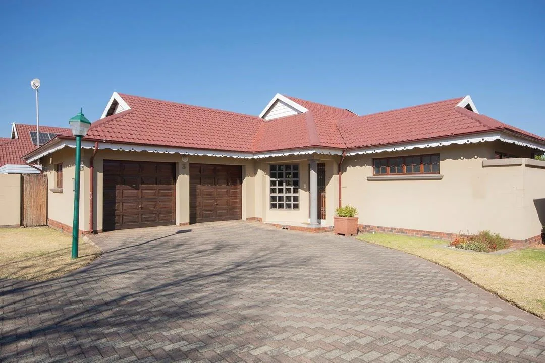 3 Bedroom Townhouse to rent in Heidelberg Central