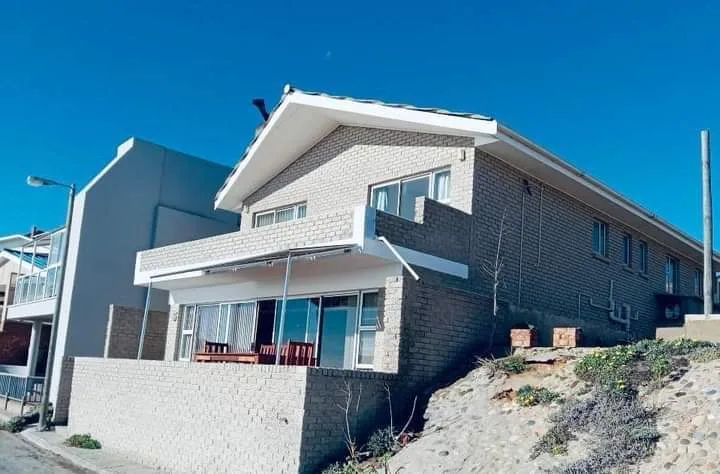 6 Bedroom House for sale in Strandfontein