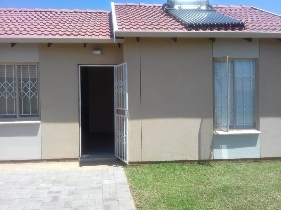 2 Bedroom House to rent in Sky City