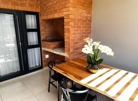 3 Bedroom Apartment / flat to rent in Bartlett