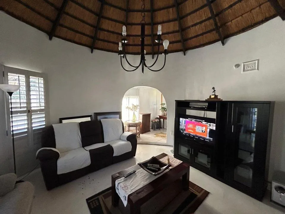 2 Bedroom House to rent in Cowies Hill