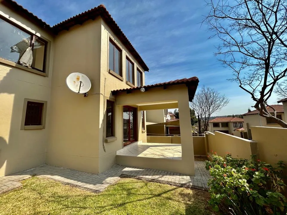 3 Bedroom Townhouse to rent in Kyalami Hills