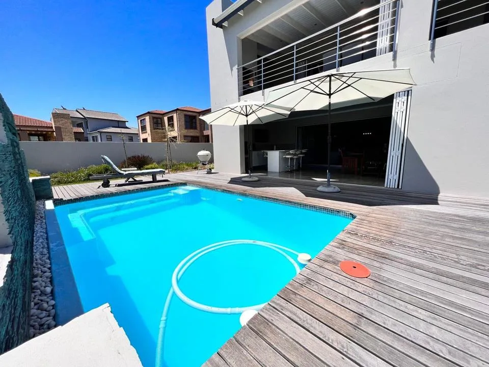4 Bedroom House for sale in Myburgh Park